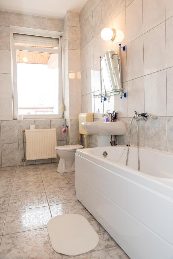 BAO Apartament&Rooms Oradea Buitenkant foto